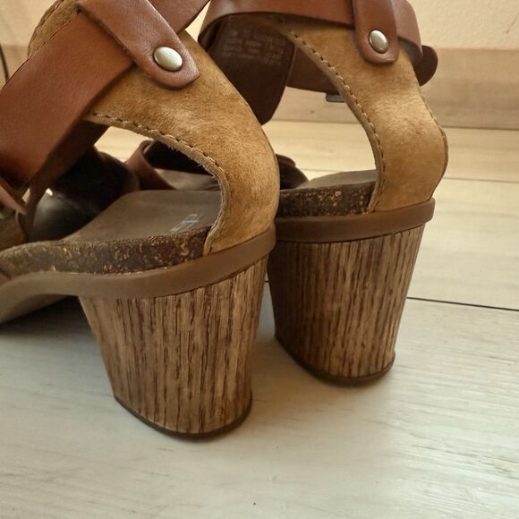 Dansko Dominique T-Strap Leather Heels Womens 39 Brown Strappy Sandals Wood Heel - Picture 5 of 10